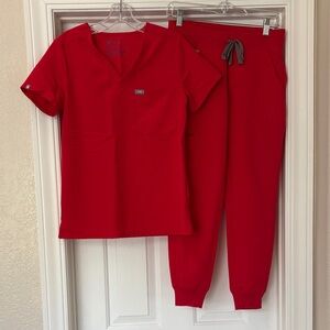 Figs Scrub Women’s Set in Pop Red